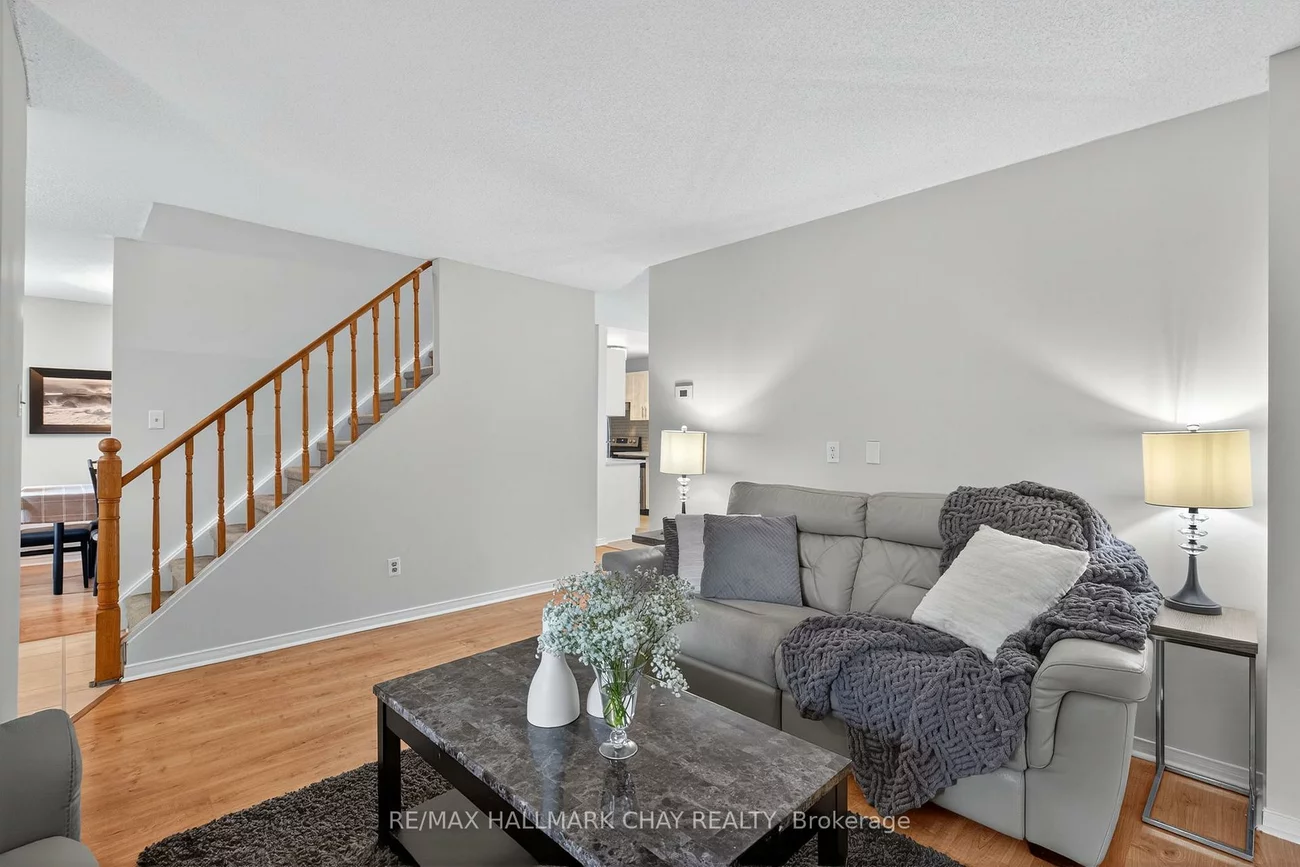 992, Anna Maria, Alcona, Innisfil