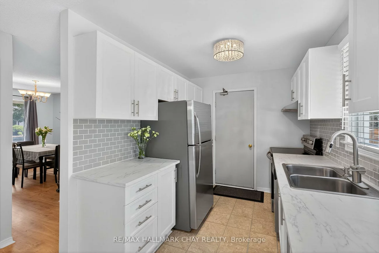 992, Anna Maria, Alcona, Innisfil
