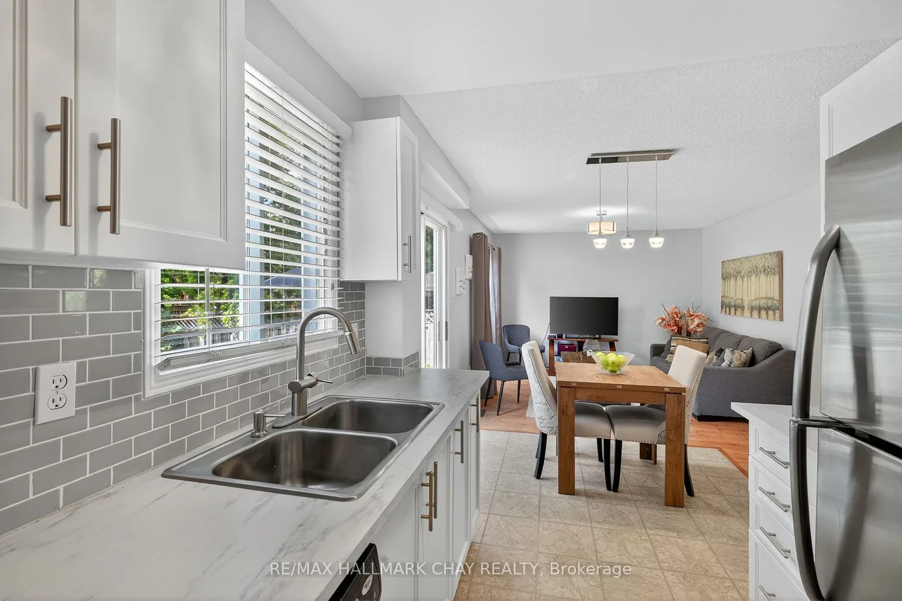 992, Anna Maria, Alcona, Innisfil