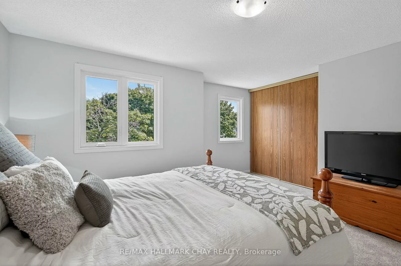 992, Anna Maria, Alcona, Innisfil