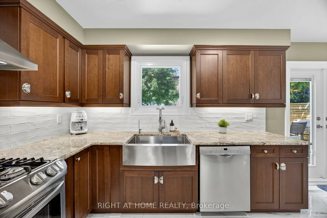 1012, Linden, Alcona, Innisfil