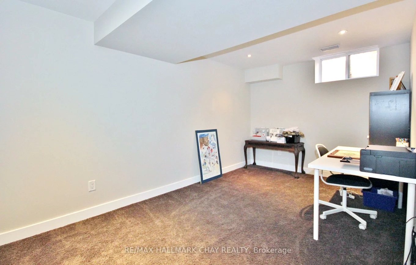 1084, Winnifred, Alcona, Innisfil