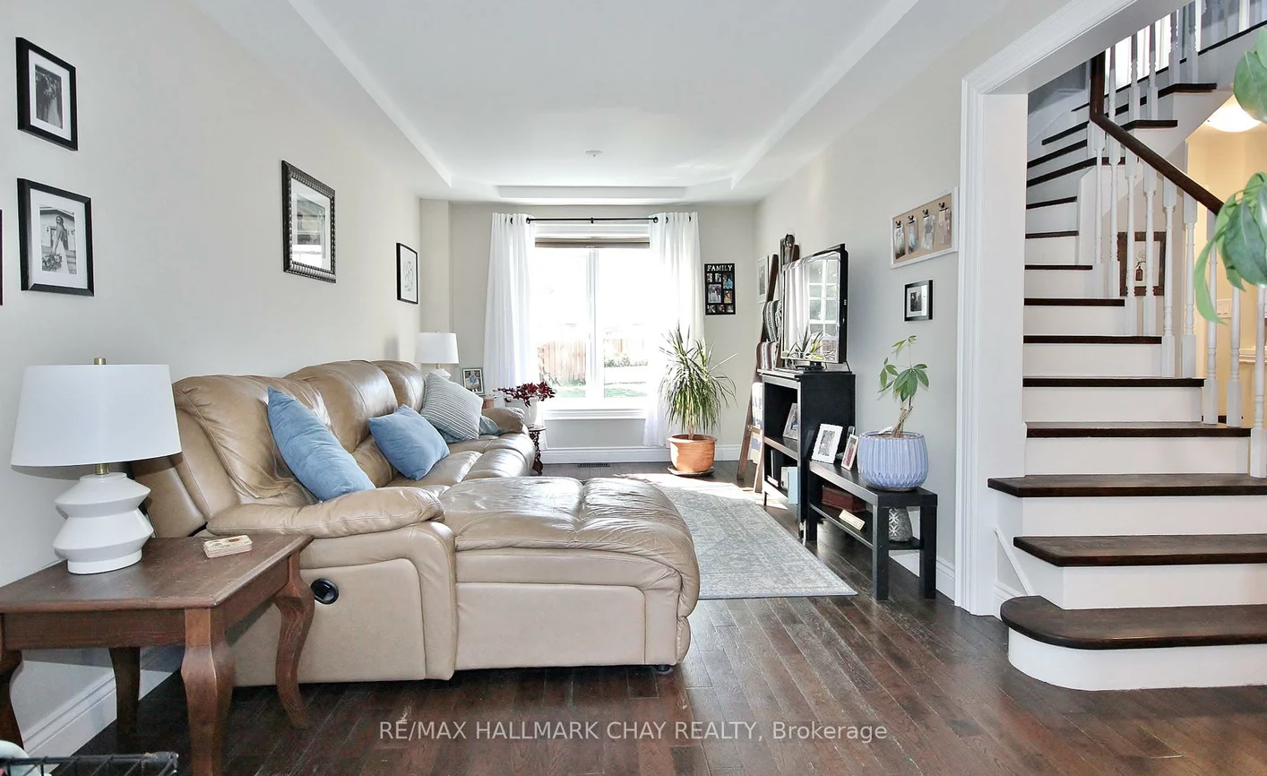 1084, Winnifred, Alcona, Innisfil