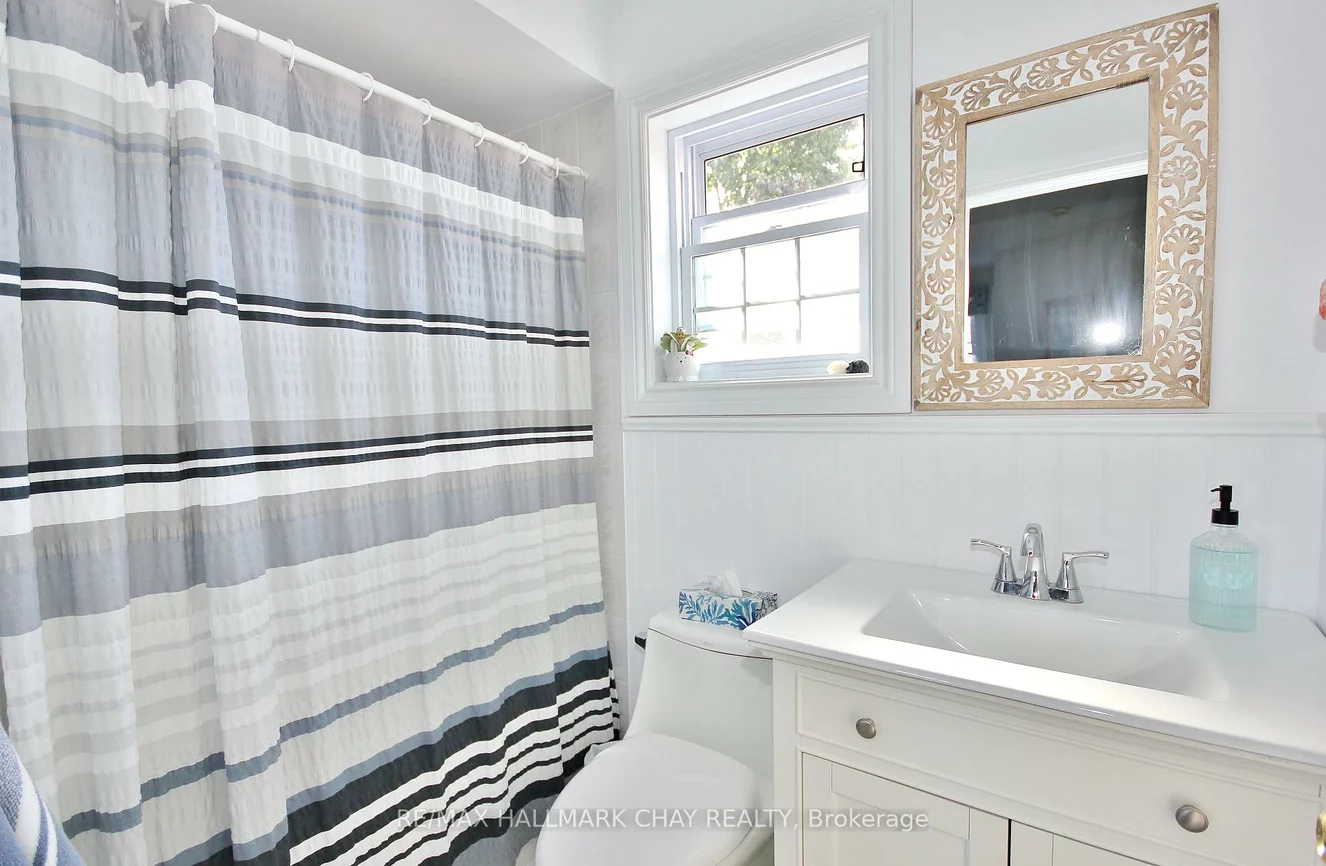 1084, Winnifred, Alcona, Innisfil