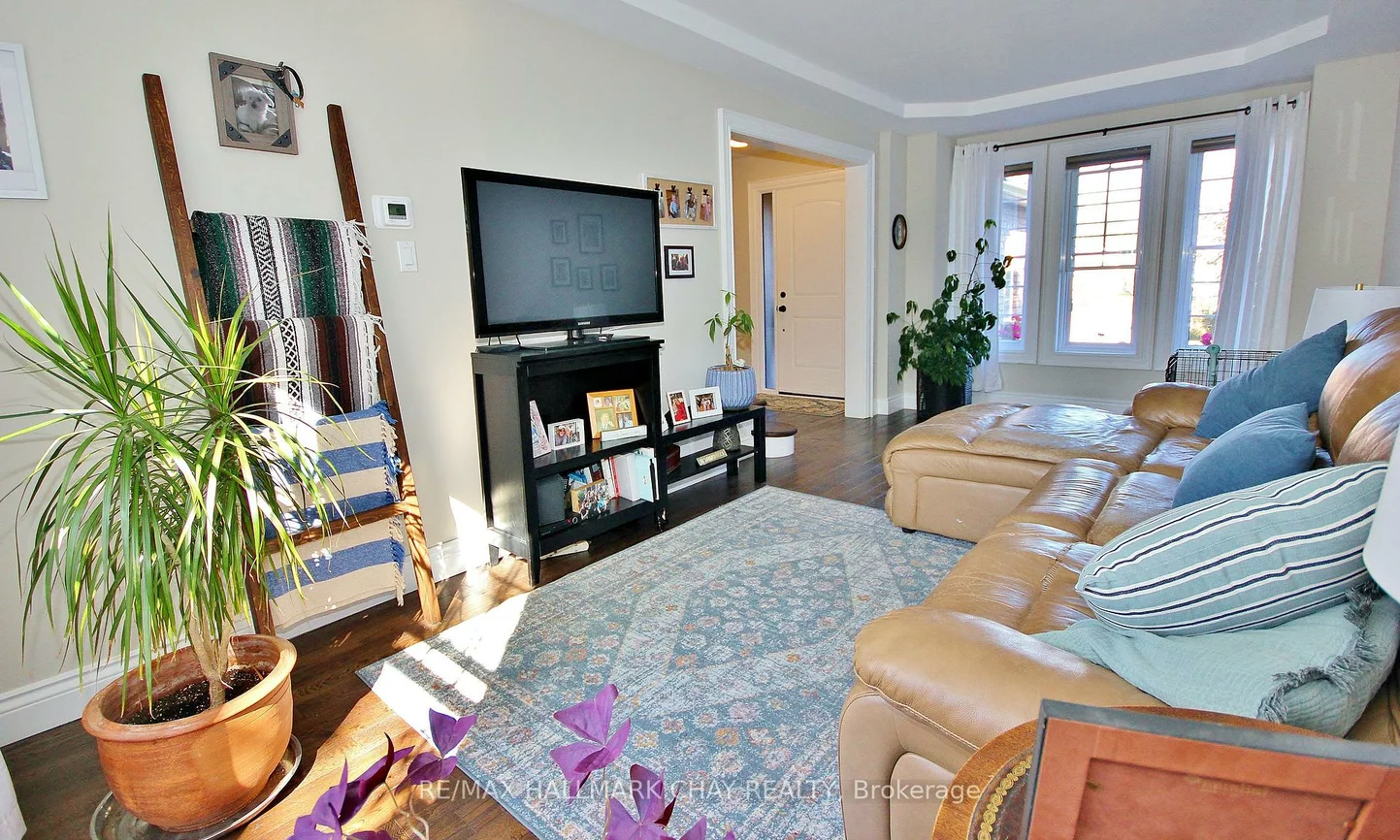 1084, Winnifred, Alcona, Innisfil