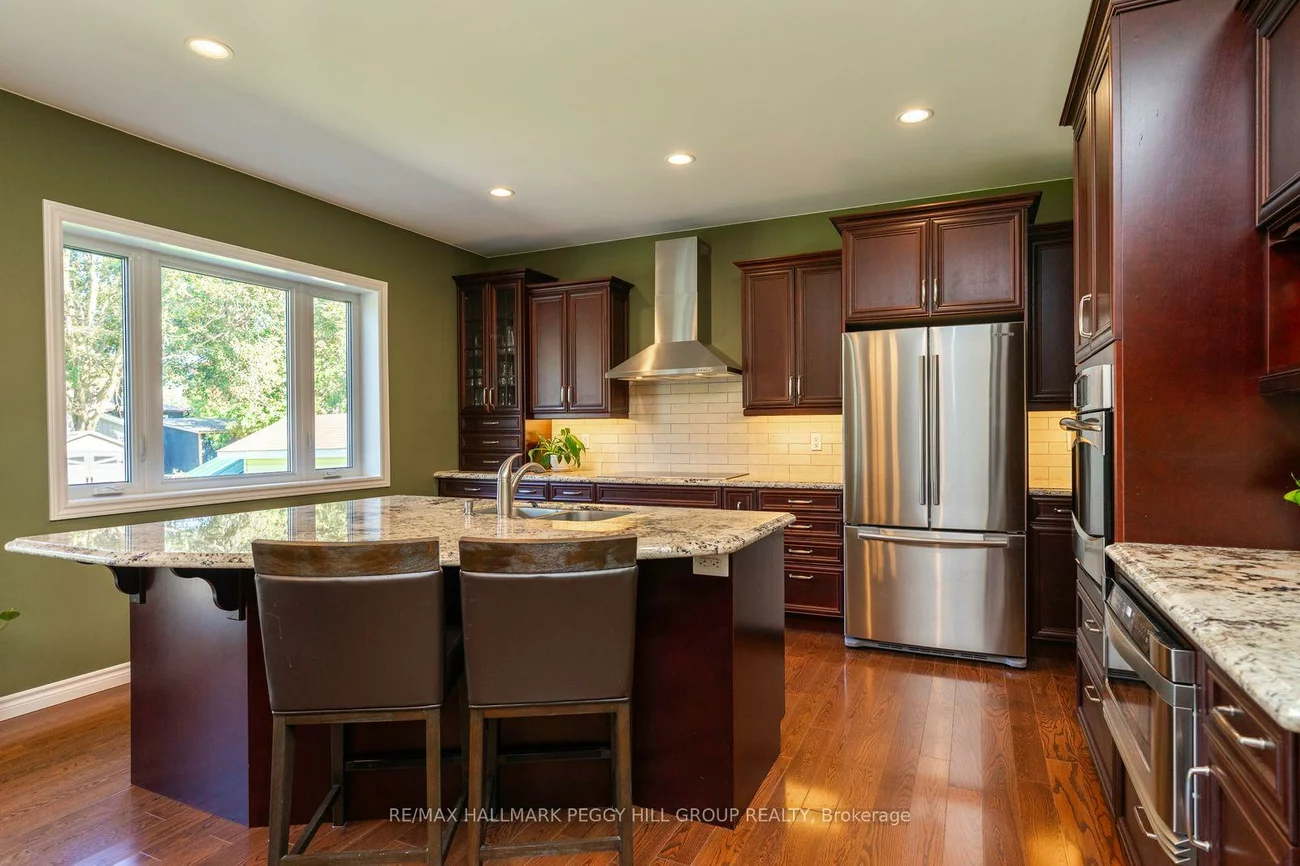 222, Glenn, Stroud, Innisfil