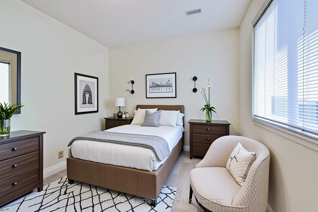 2276, Scythes, Stroud, Innisfil