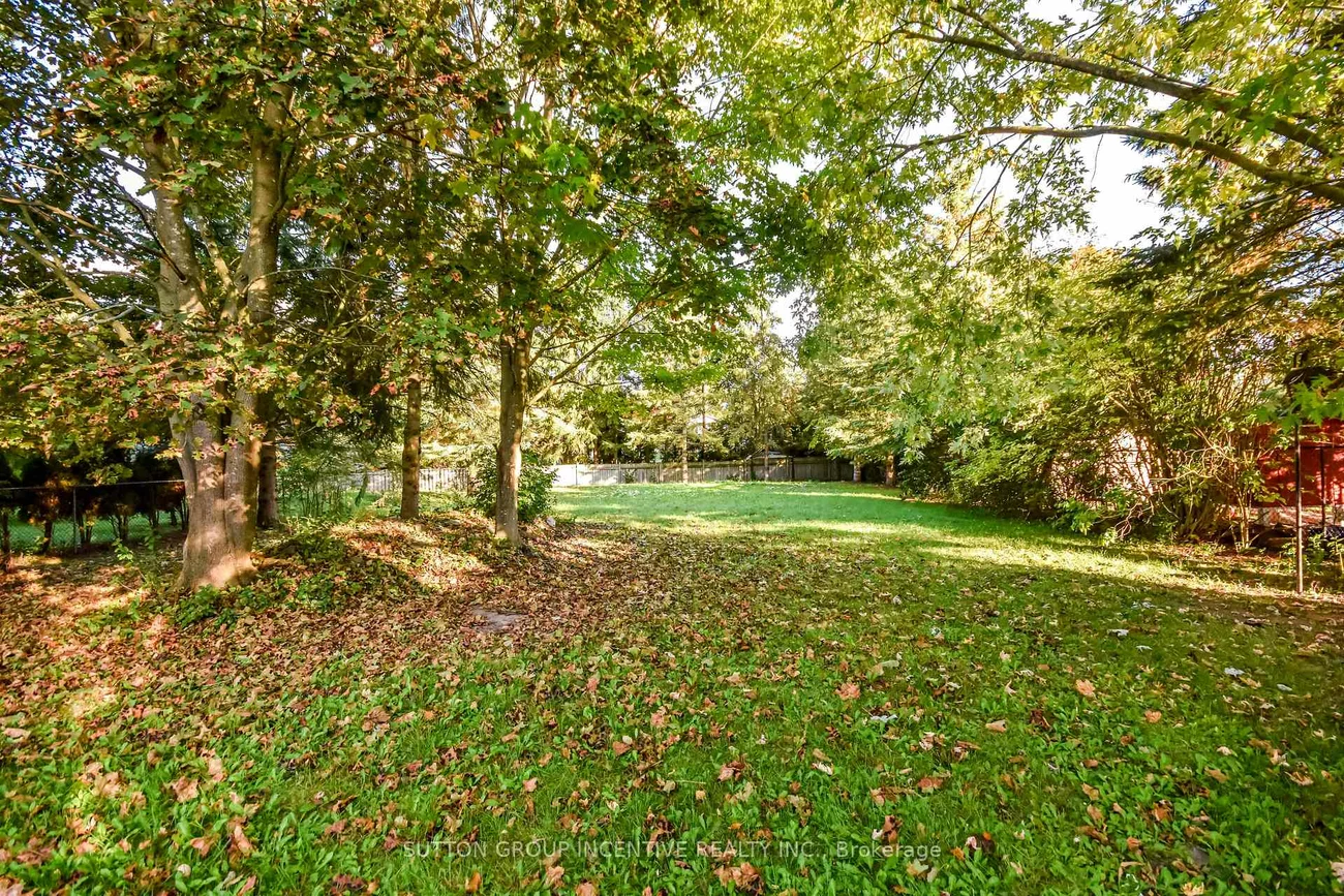 2276, Scythes, Stroud, Innisfil