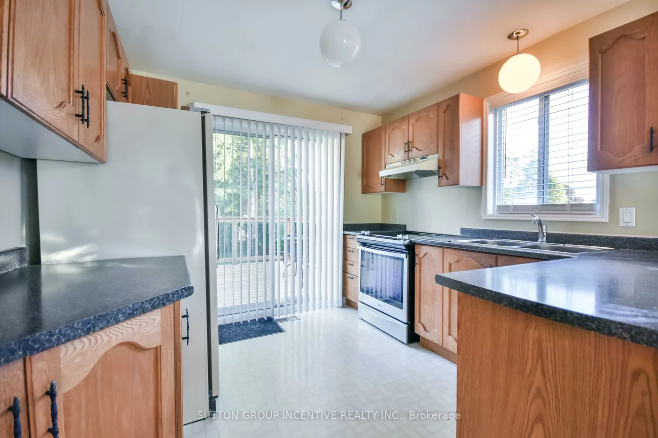 2276, Scythes, Stroud, Innisfil