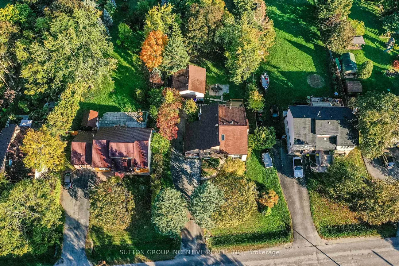 2276, Scythes, Stroud, Innisfil