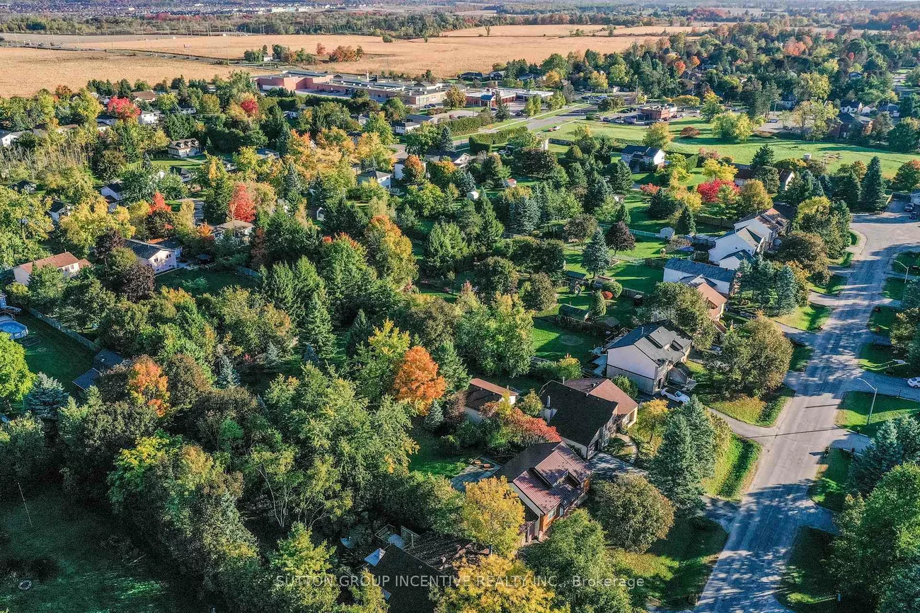 2276, Scythes, Stroud, Innisfil