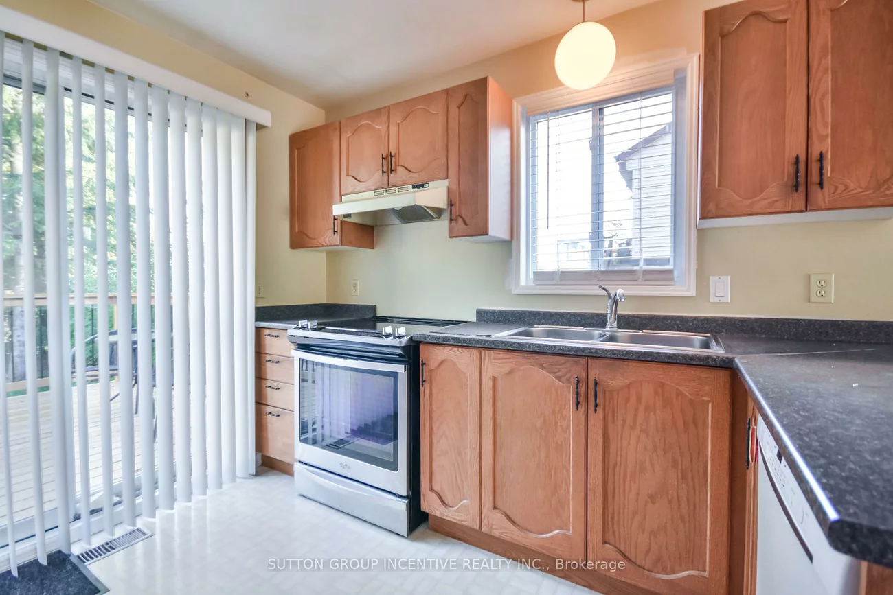 2276, Scythes, Stroud, Innisfil