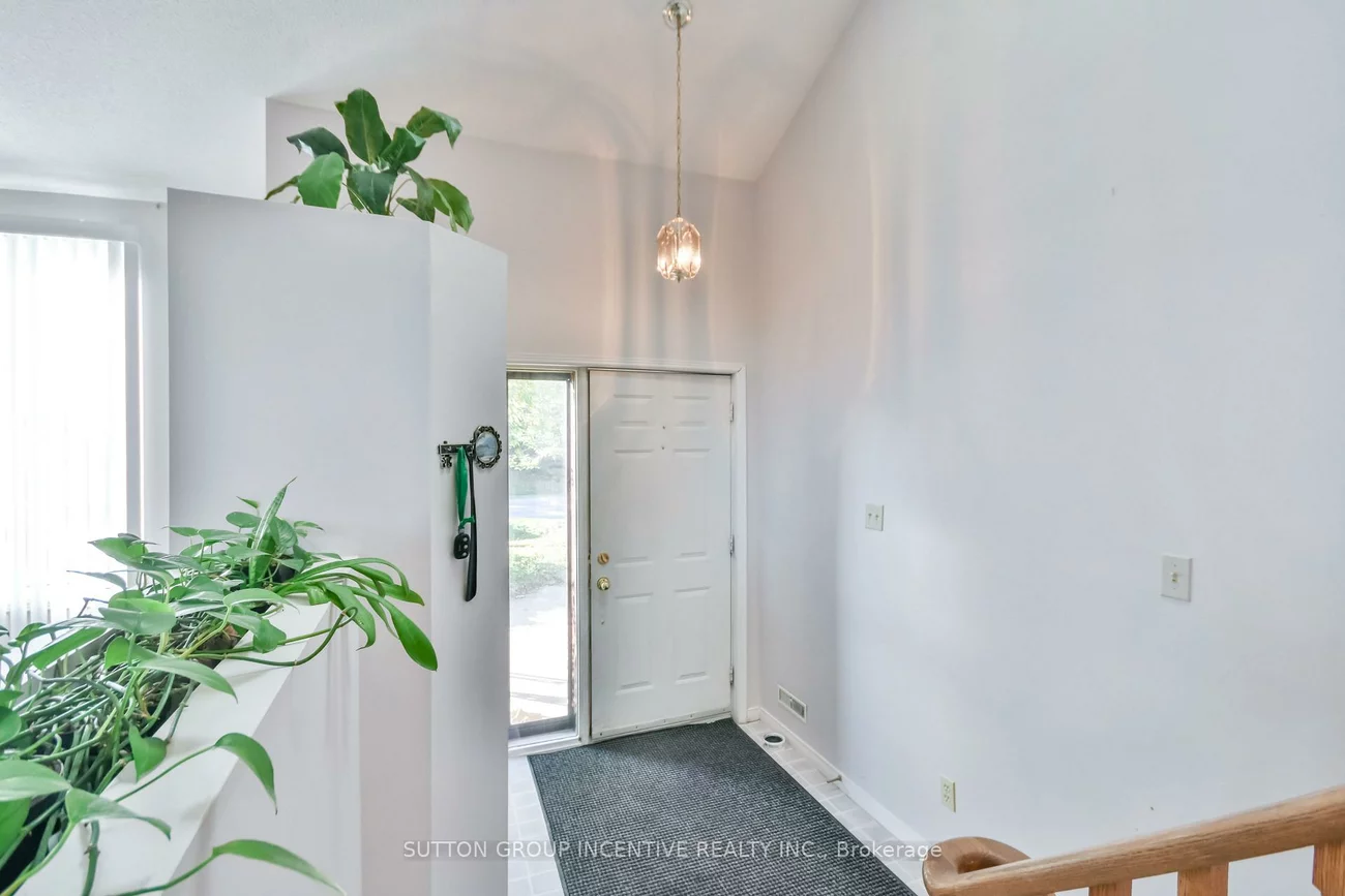 2276, Scythes, Stroud, Innisfil