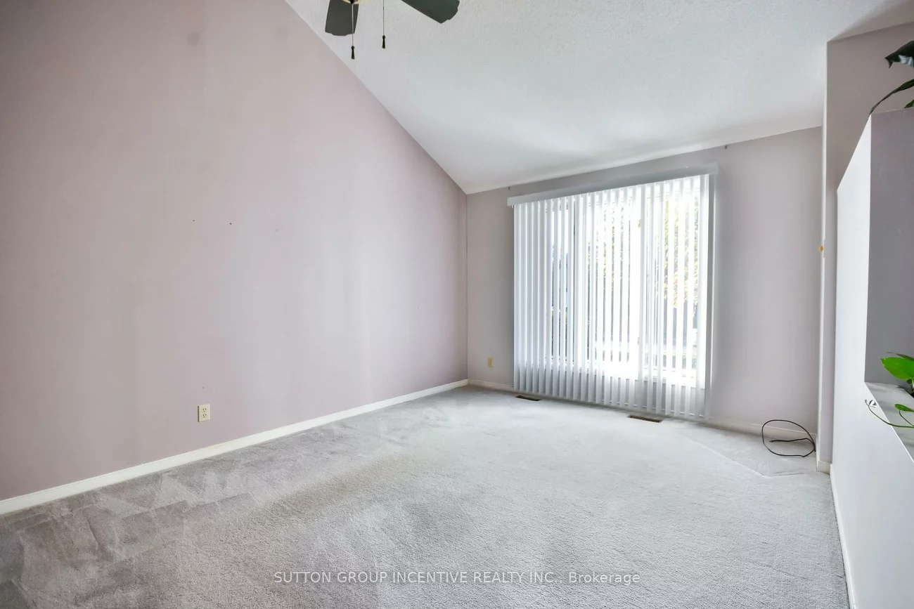 2276, Scythes, Stroud, Innisfil