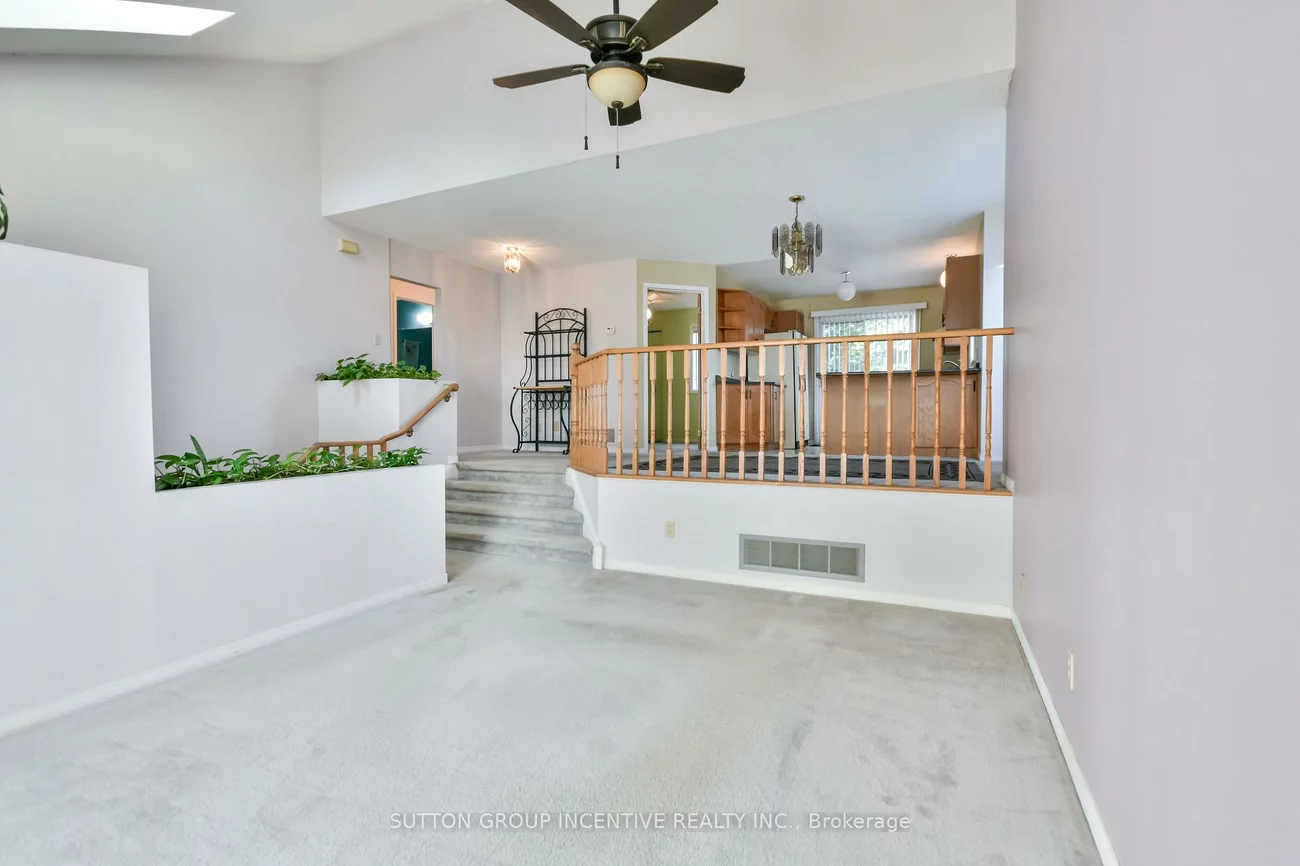 2276, Scythes, Stroud, Innisfil