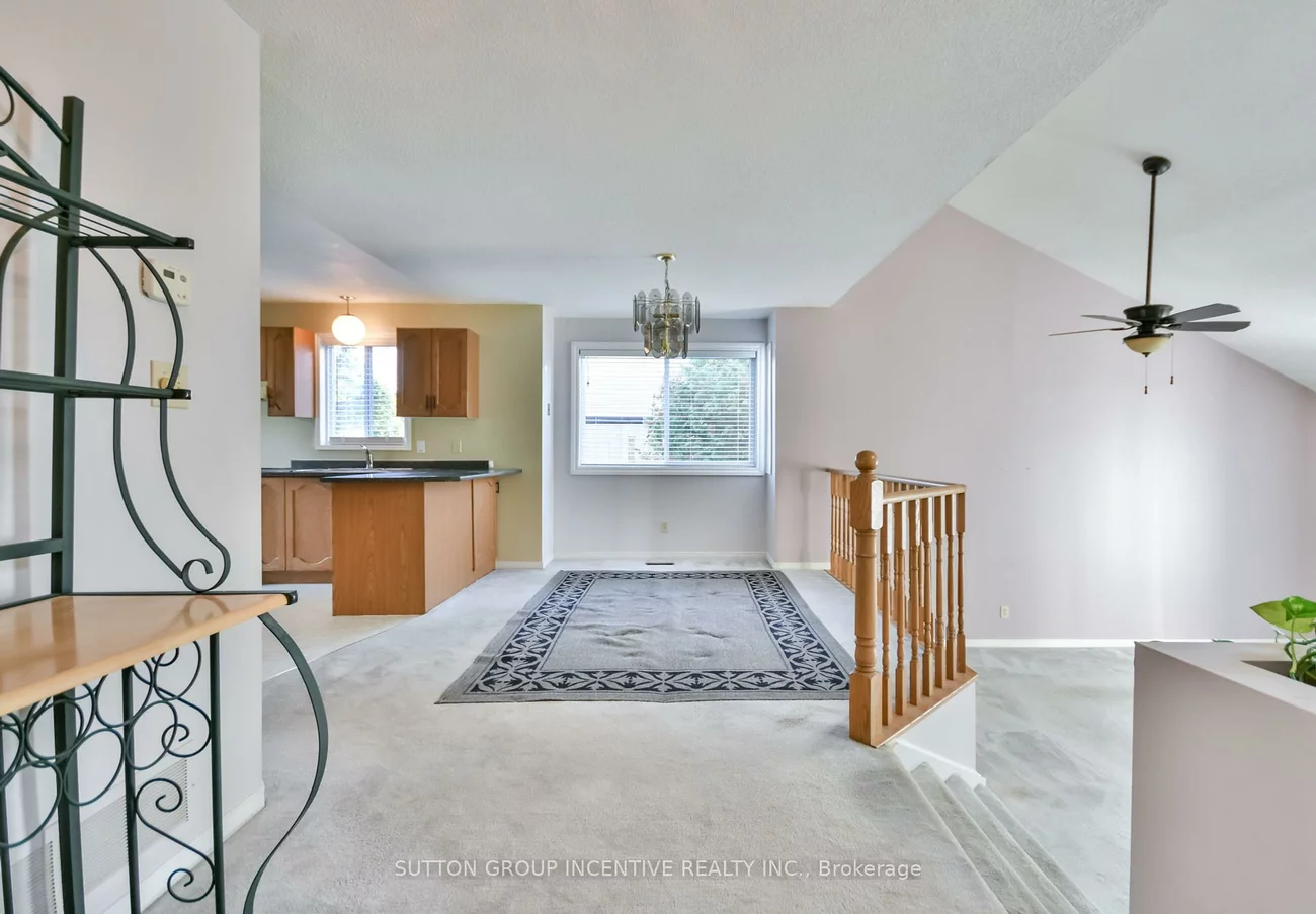 2276, Scythes, Stroud, Innisfil