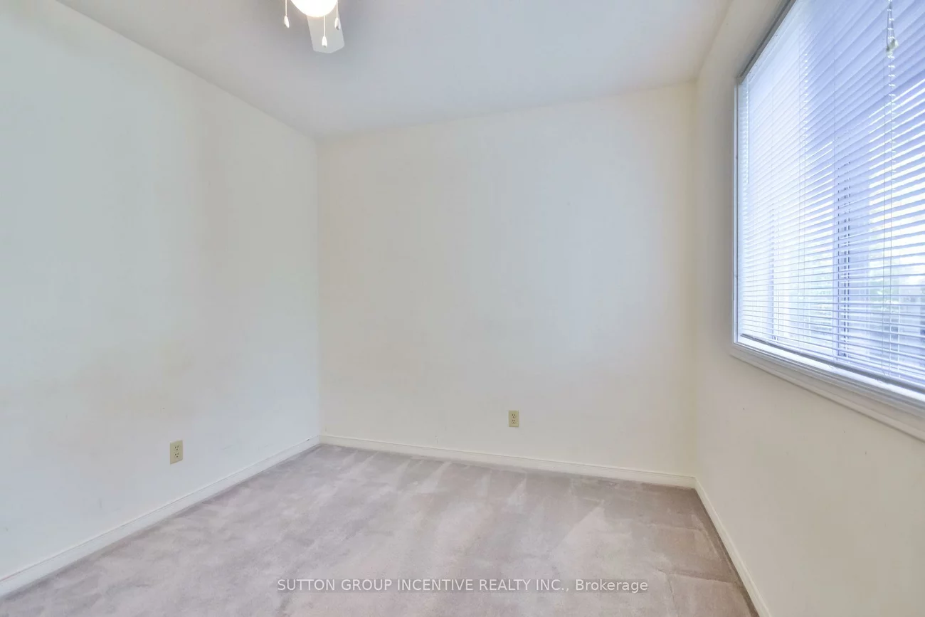 2276, Scythes, Stroud, Innisfil