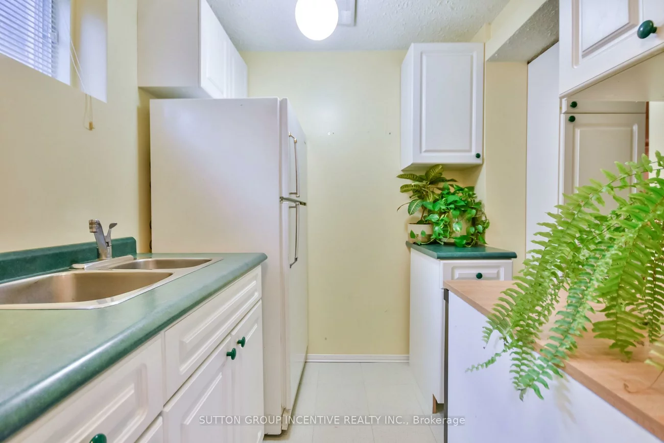 2276, Scythes, Stroud, Innisfil