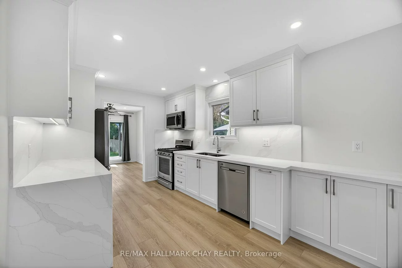 714, Candaras, Alcona, Innisfil