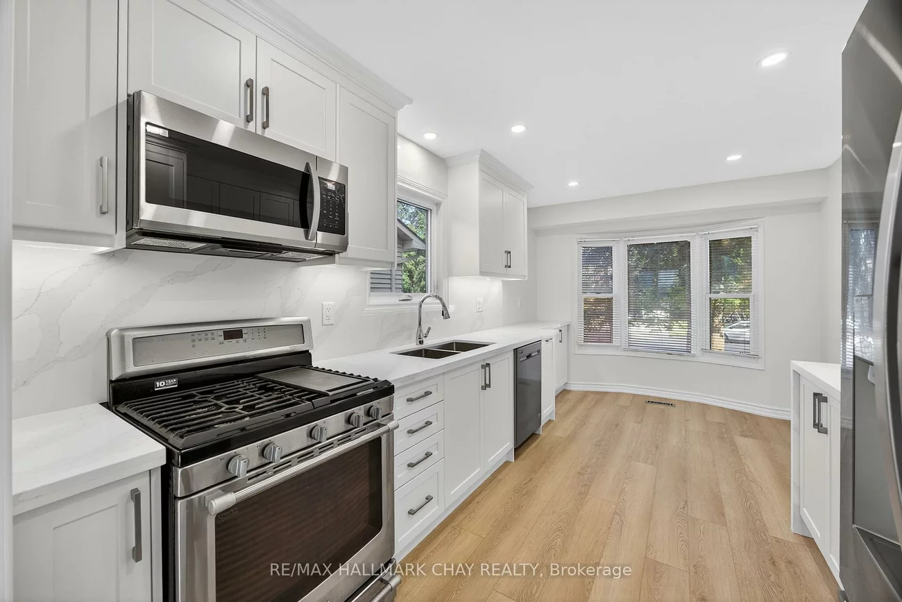 714, Candaras, Alcona, Innisfil