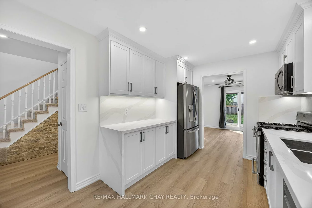 714, Candaras, Alcona, Innisfil