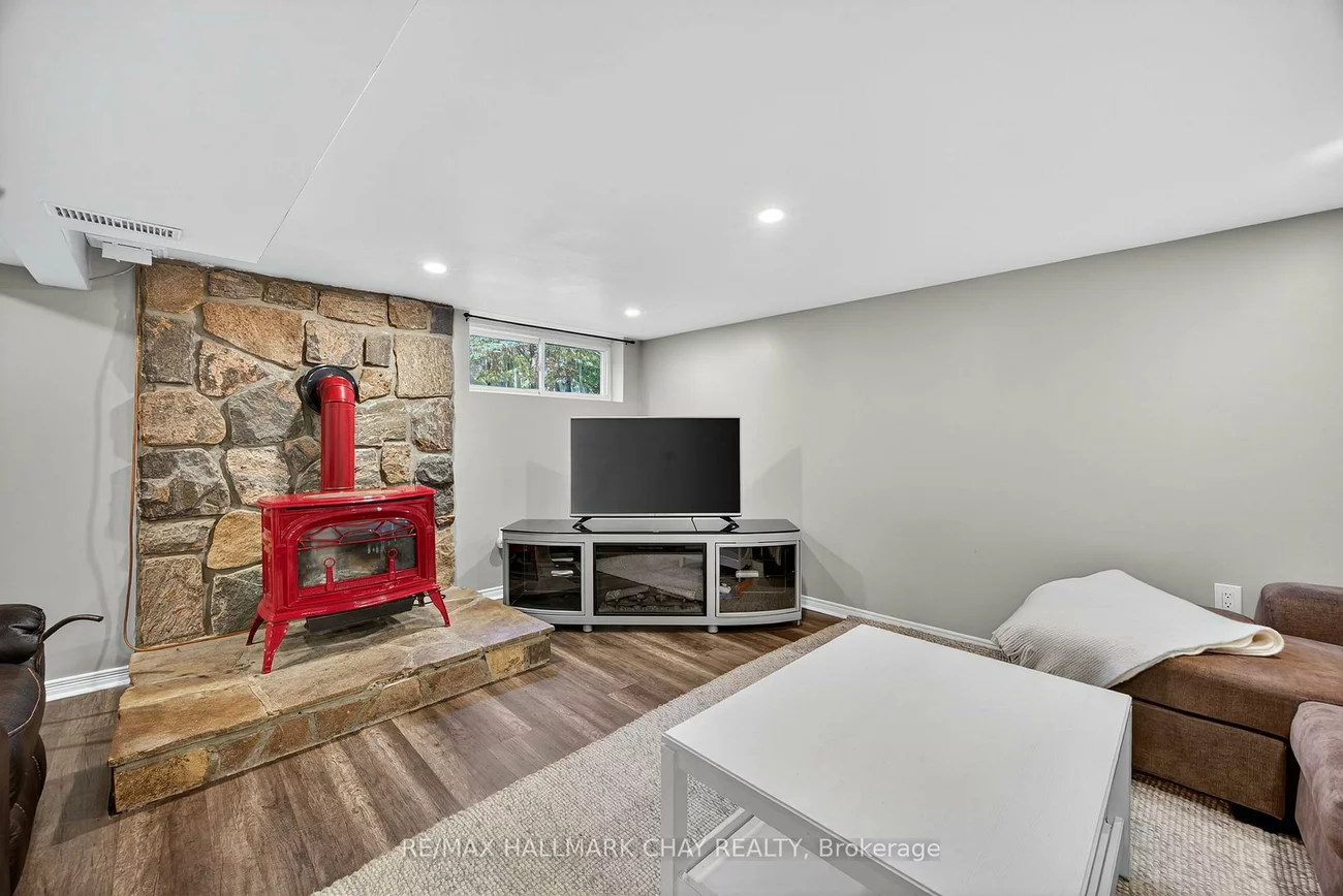 209, Newholme, Stroud, Innisfil