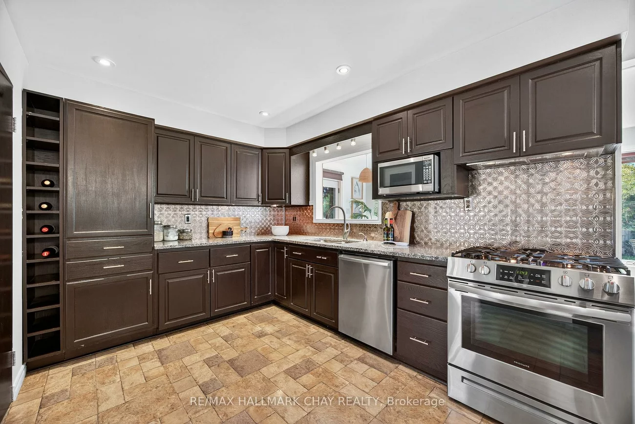 209, Newholme, Stroud, Innisfil