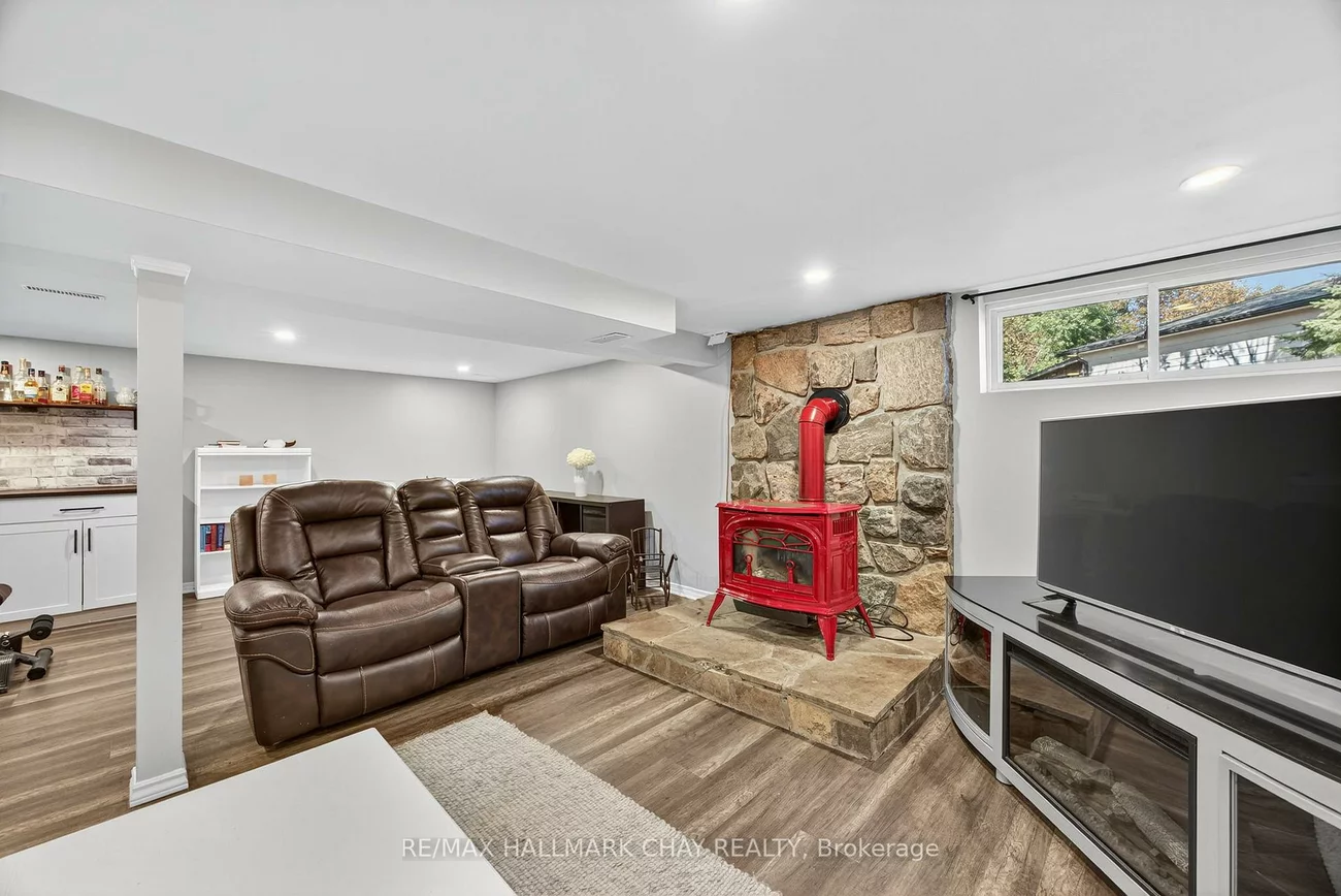 209, Newholme, Stroud, Innisfil