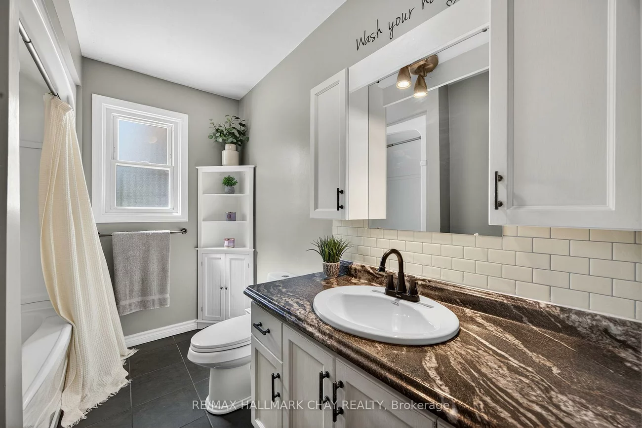 209, Newholme, Stroud, Innisfil