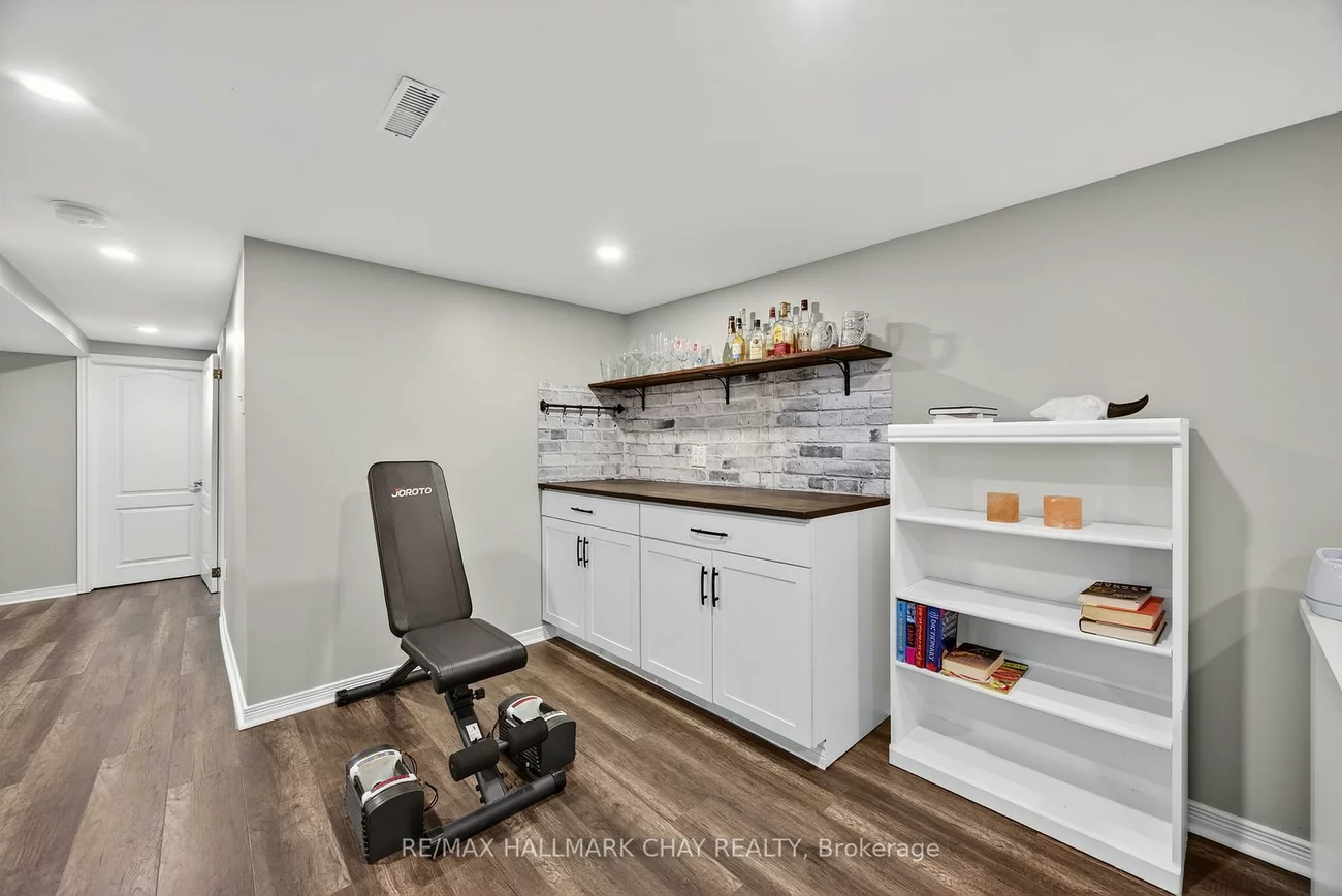 209, Newholme, Stroud, Innisfil