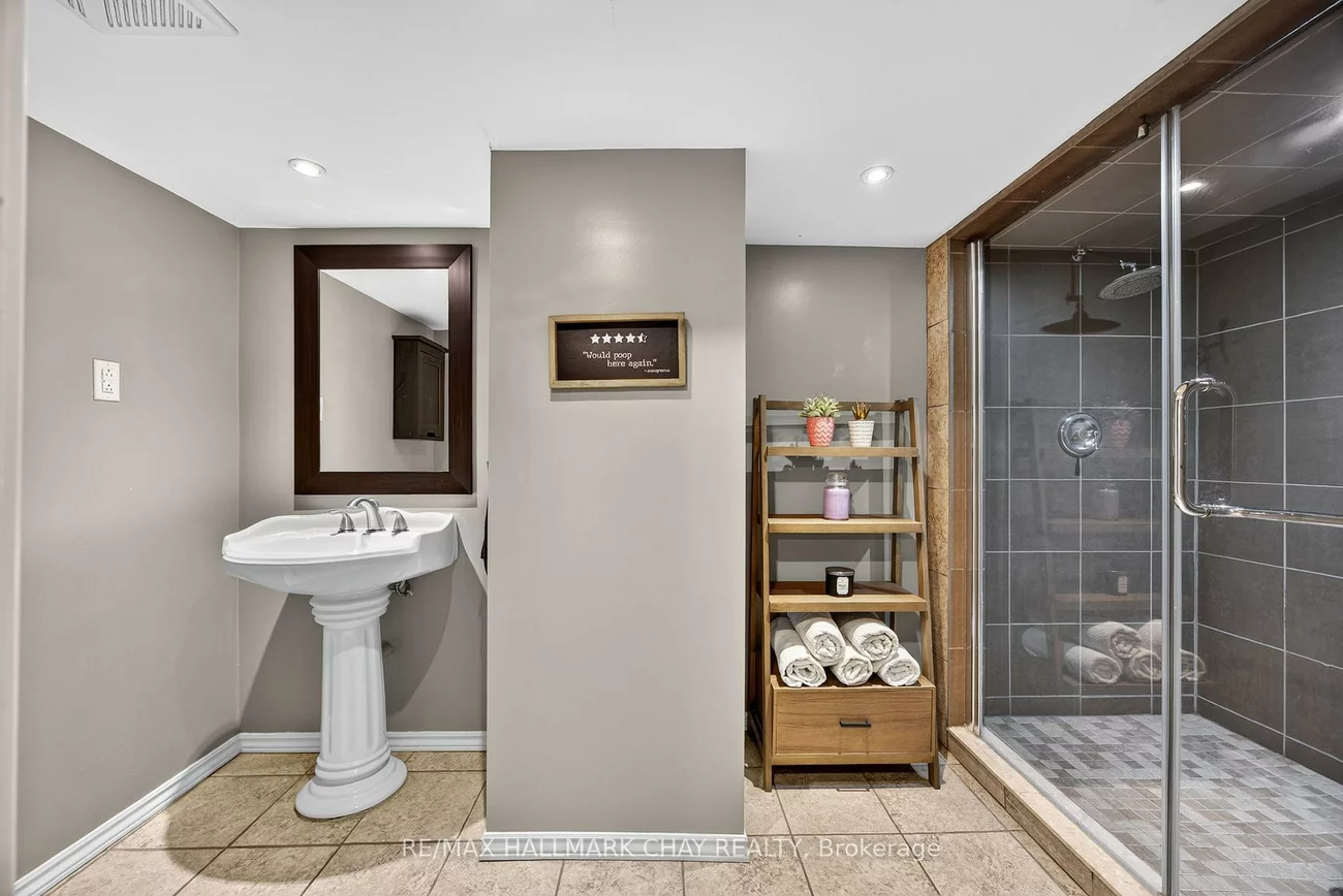 209, Newholme, Stroud, Innisfil