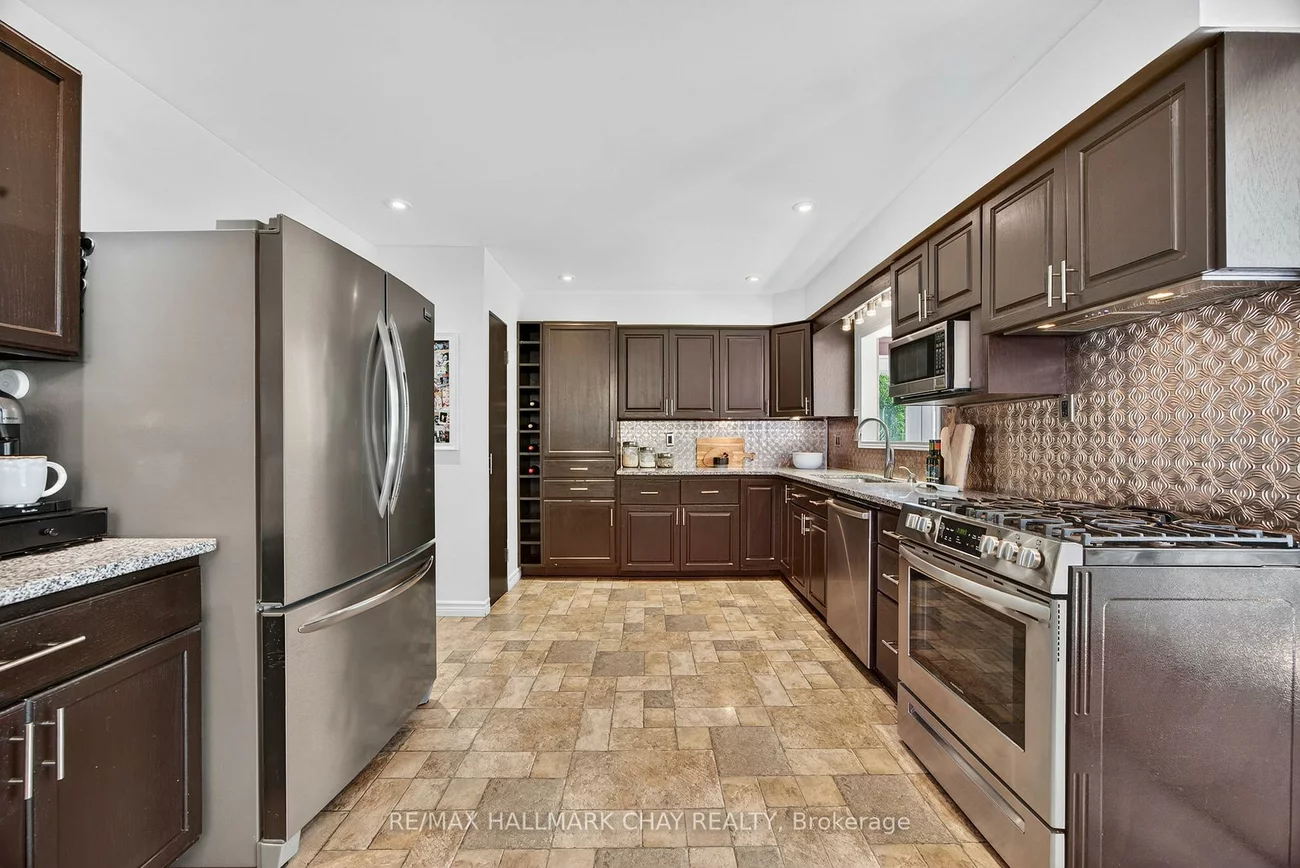 209, Newholme, Stroud, Innisfil