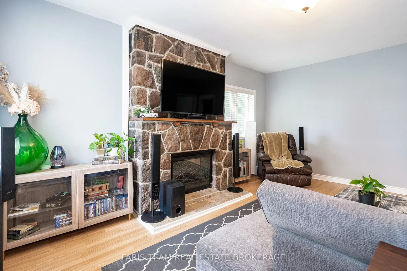 2108, Victoria, Stroud, Innisfil