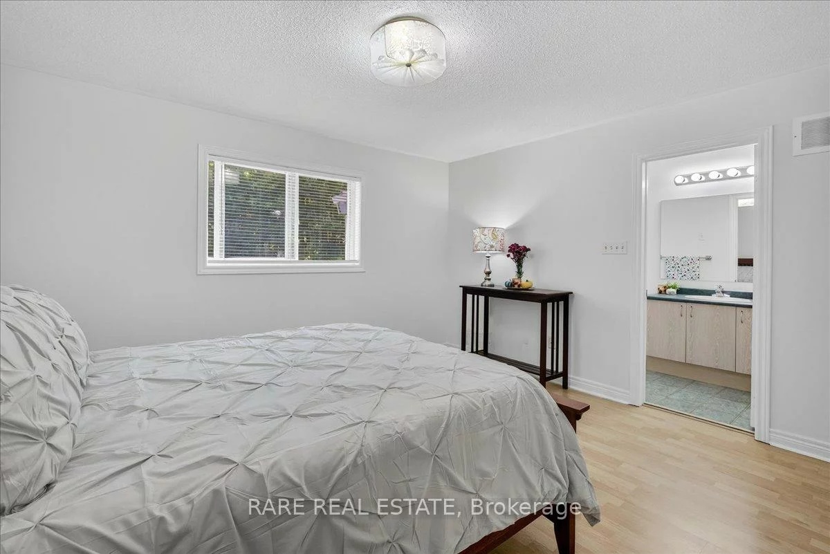 1069, Corrie, Alcona, Innisfil