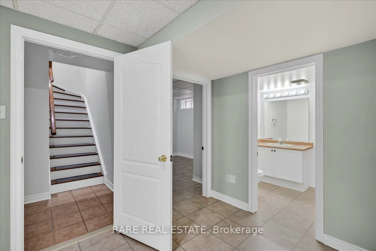 1069, Corrie, Alcona, Innisfil