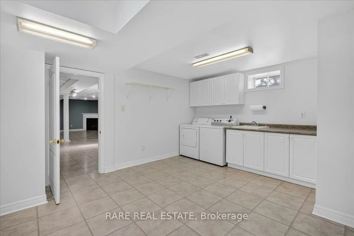 1069, Corrie, Alcona, Innisfil