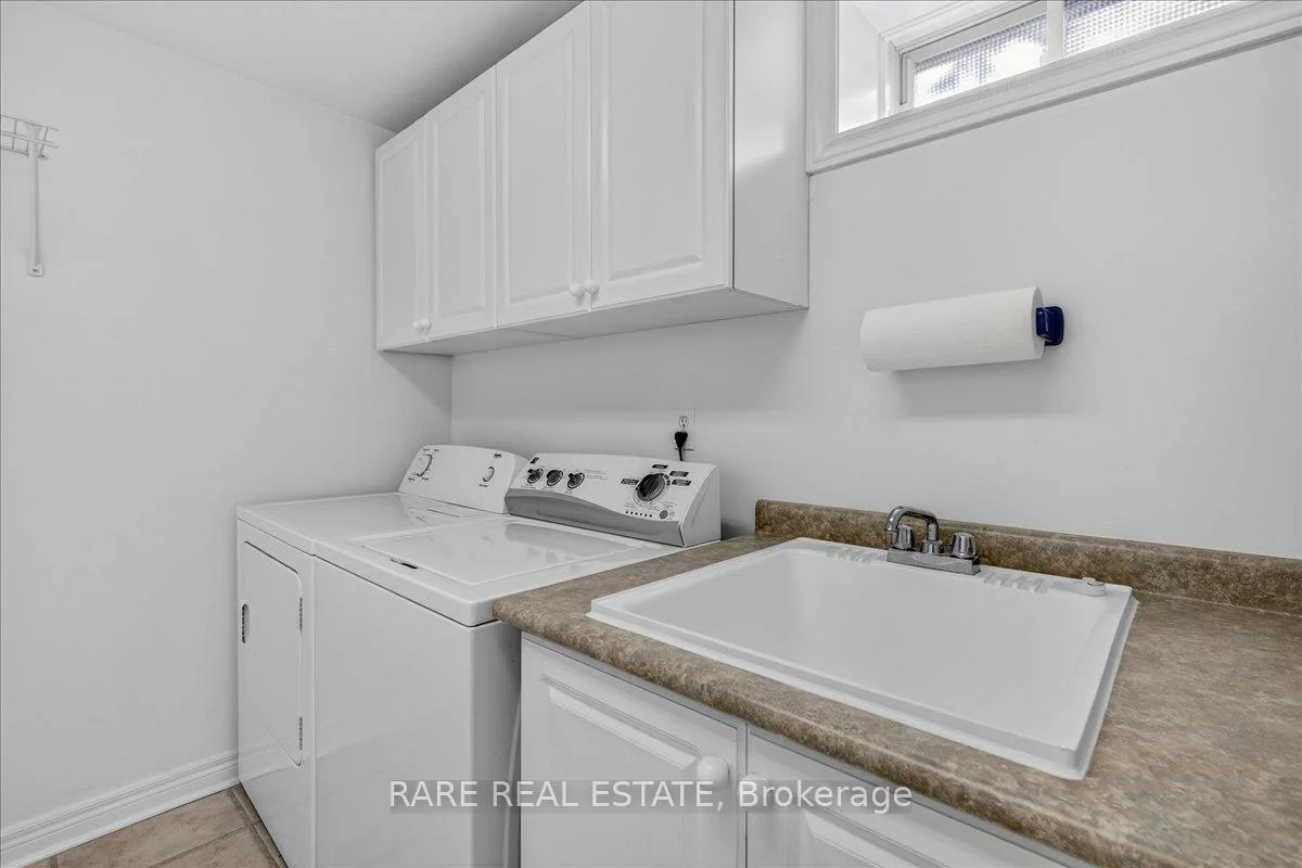 1069, Corrie, Alcona, Innisfil