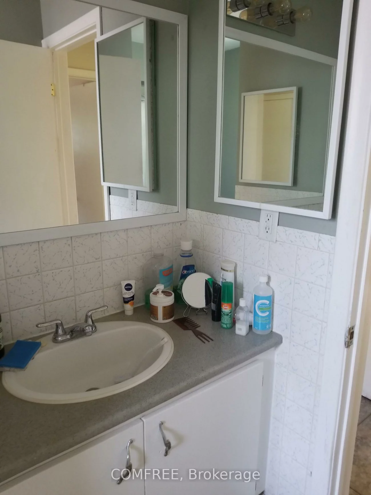 1978, Victoria, Stroud, Innisfil