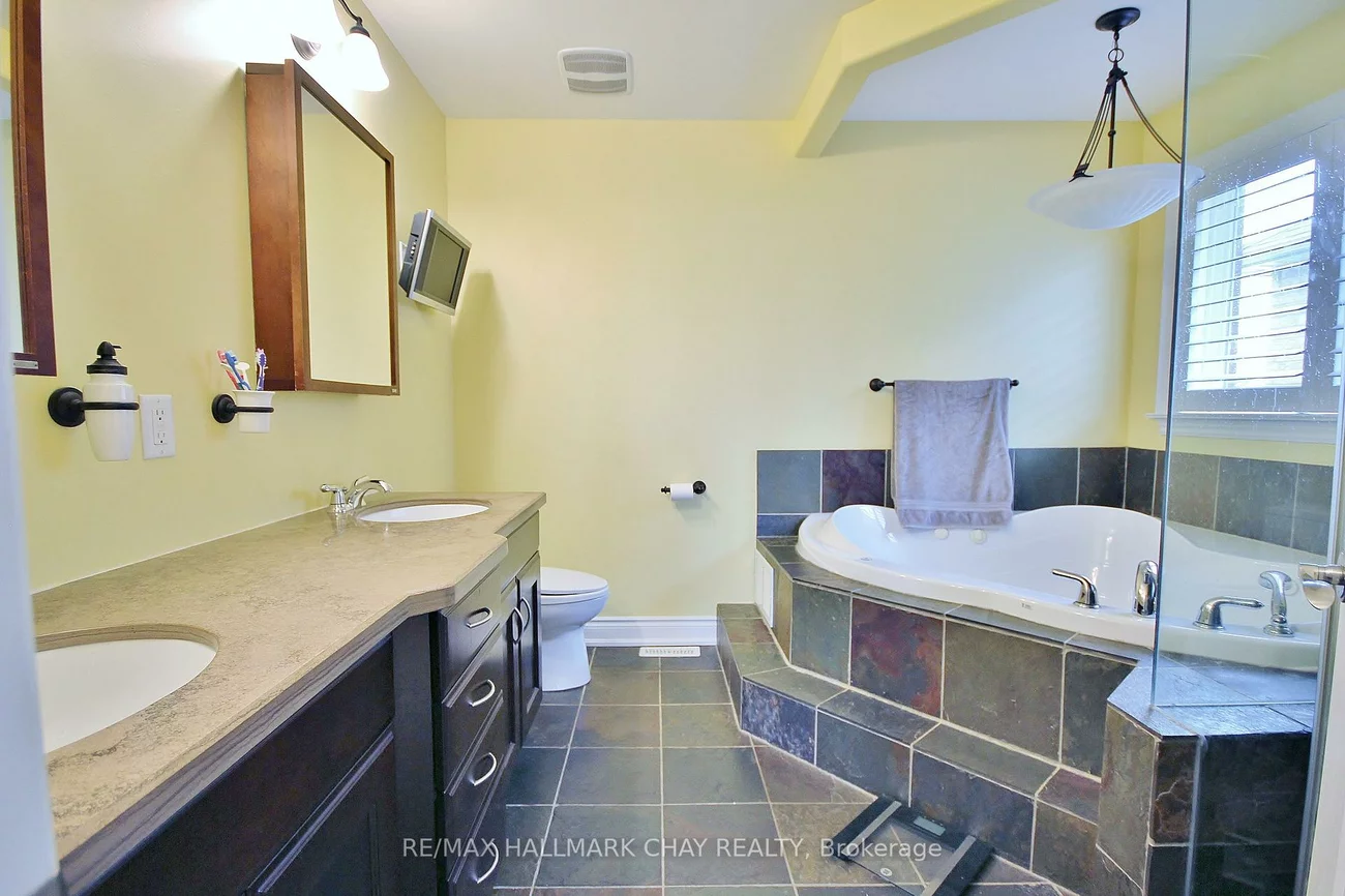 1185, Mitchell, Alcona, Innisfil