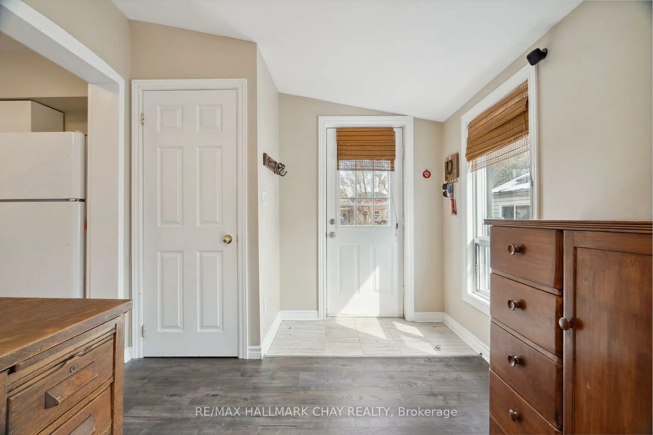 2088, Victoria, Stroud, Innisfil