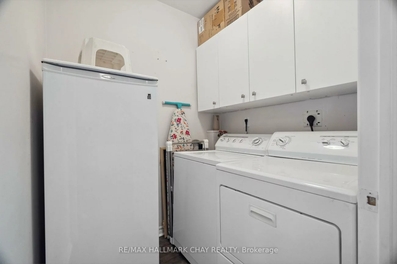 2088, Victoria, Stroud, Innisfil