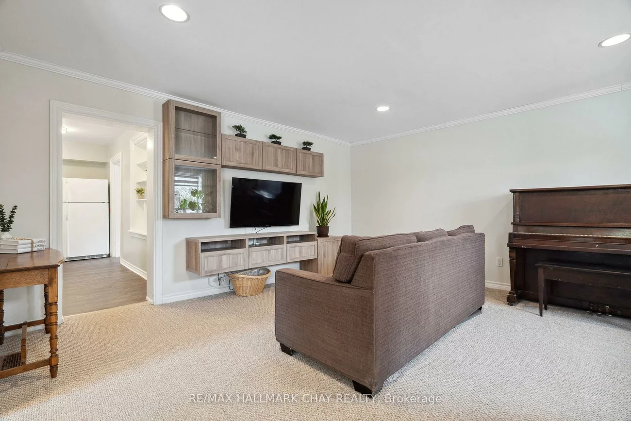 2088, Victoria, Stroud, Innisfil