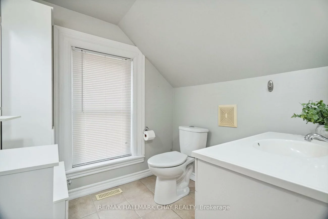 2088, Victoria, Stroud, Innisfil