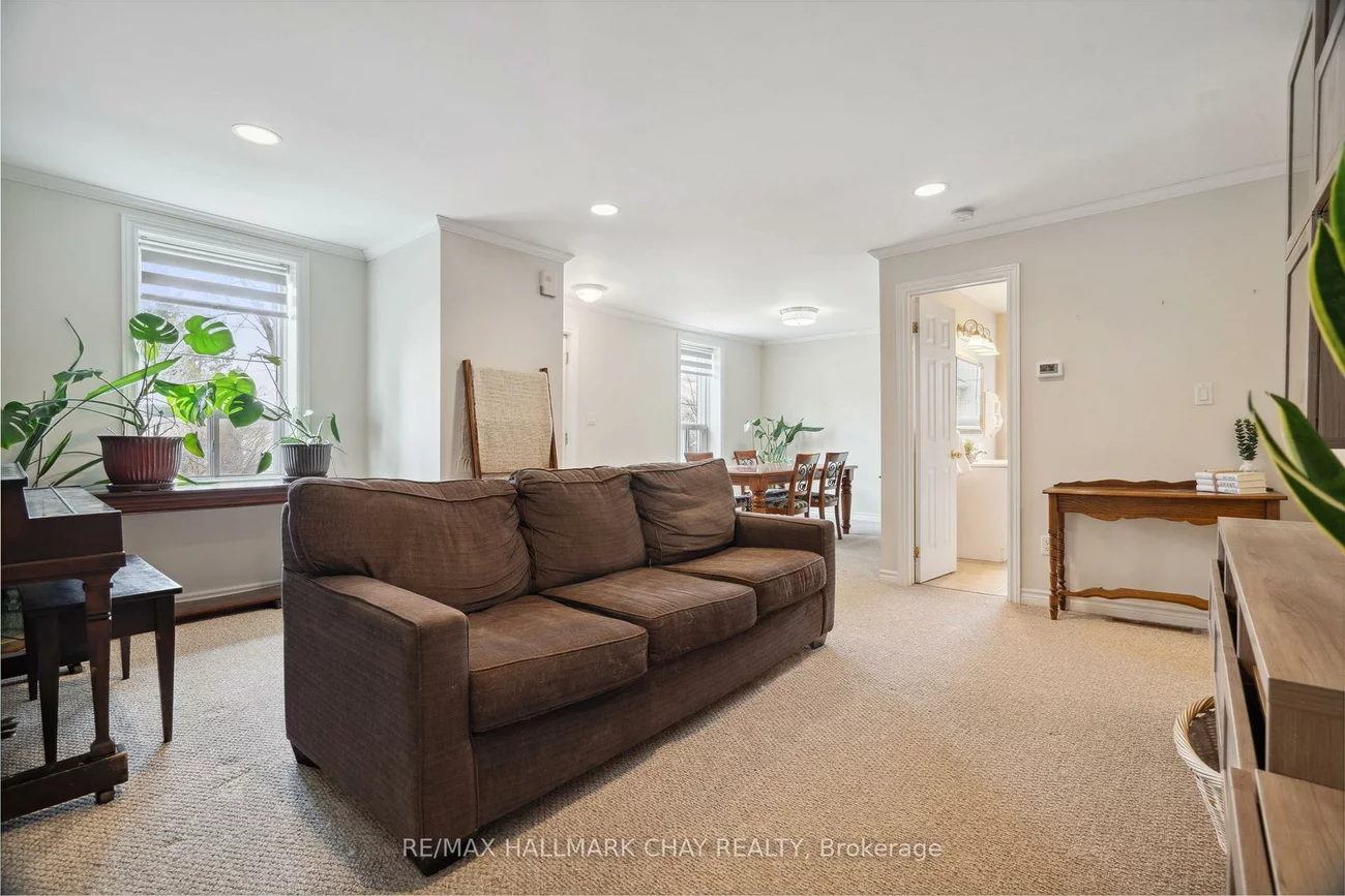 2088, Victoria, Stroud, Innisfil