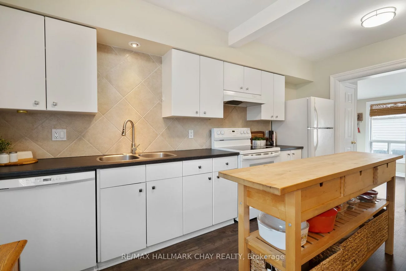 2088, Victoria, Stroud, Innisfil