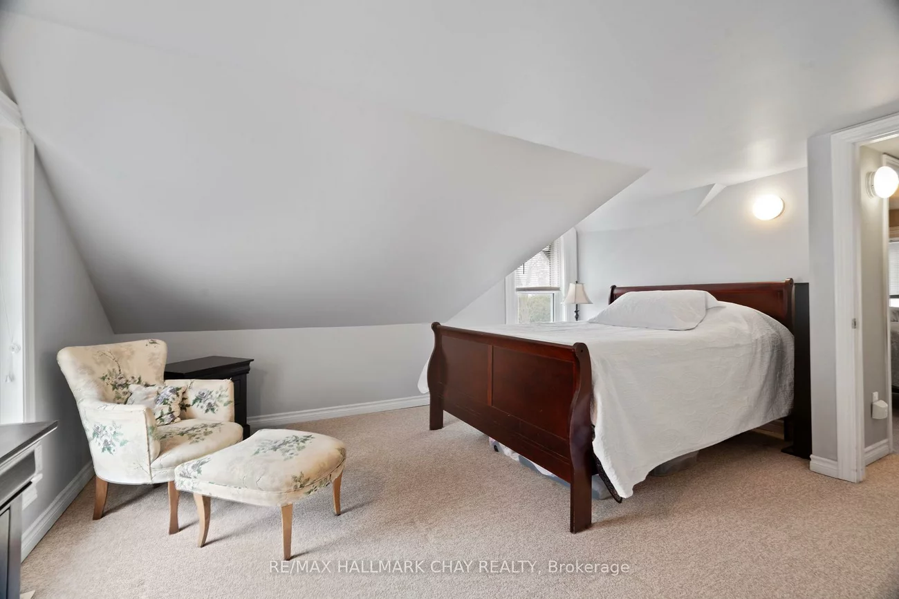 2088, Victoria, Stroud, Innisfil