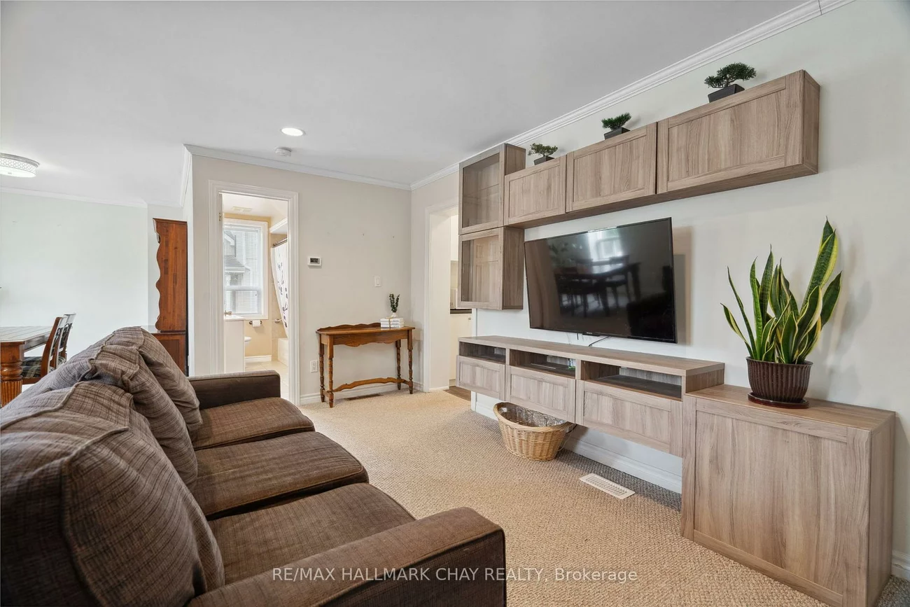 2088, Victoria, Stroud, Innisfil