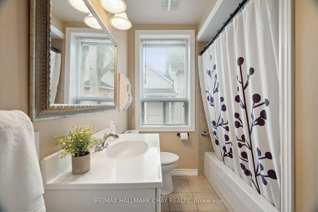 2088, Victoria, Stroud, Innisfil