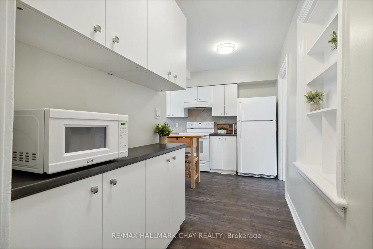 2088, Victoria, Stroud, Innisfil