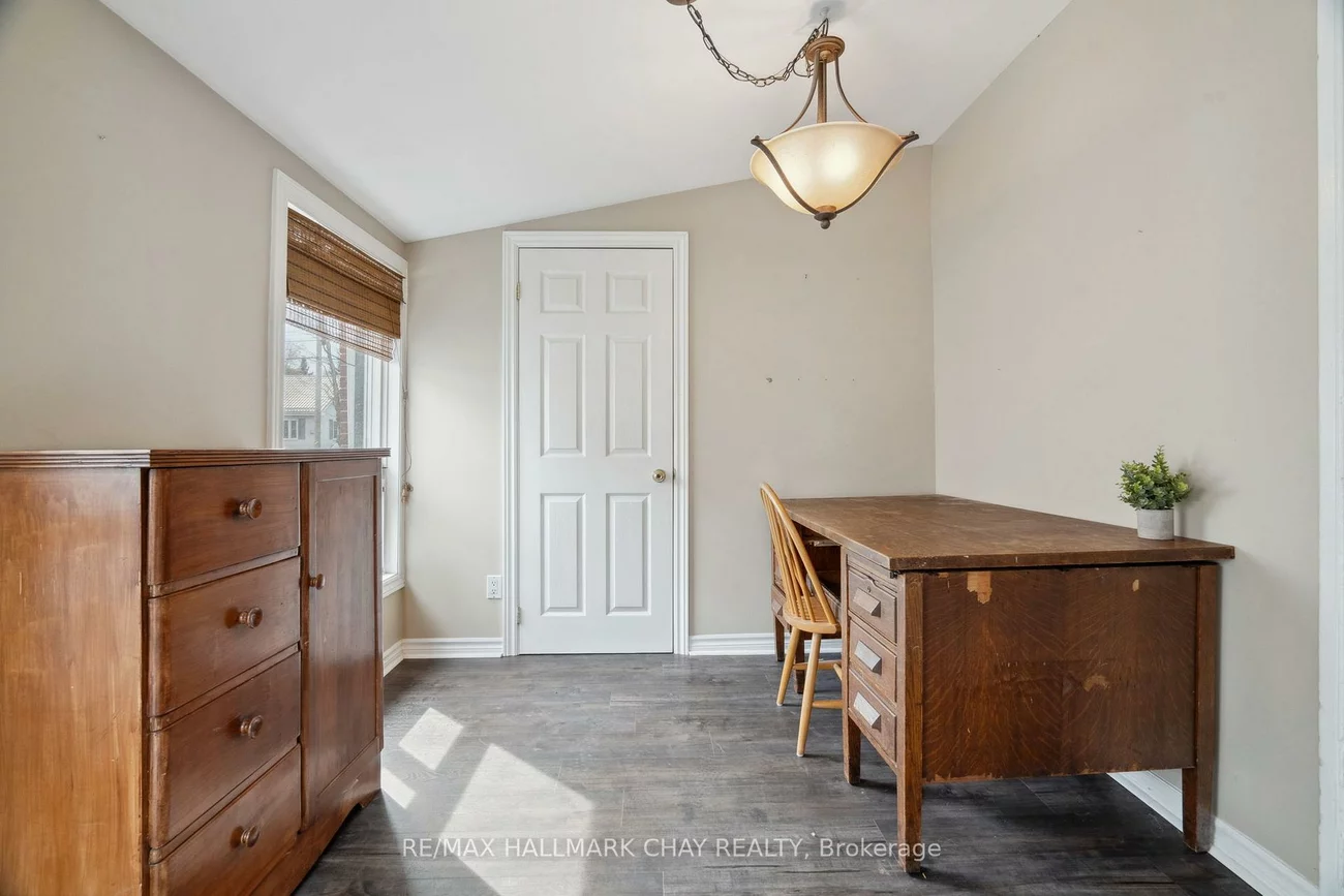 2088, Victoria, Stroud, Innisfil